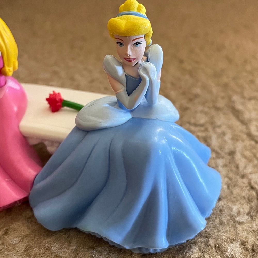 Disney Princess Figurine Set - Aurora and Cinderella - Picture 3 of 8